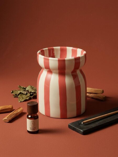 Sinsay - Voňavá sviečka Sandalwood&Patchouli - červená