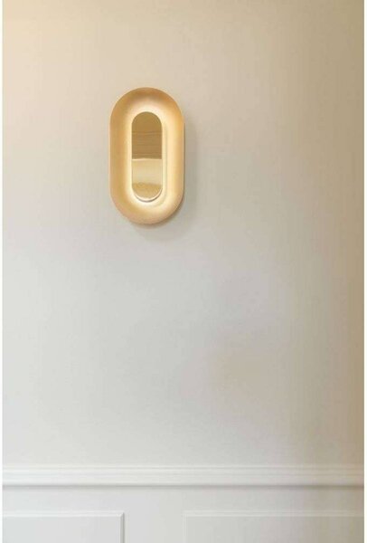 Nuura Aps LED nástenné svetlo Sasi, výška 29 cm, mosadzová farba, kov, Mosadz / zlato, Obývacia izba / jedáleň, kov, Škandinávsky
