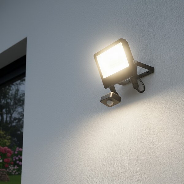 SOLIGHT LED reflektor TOP 30W, max. 3900lm, 3CCT, voliteľný výkon 100/66%, IP65, senzor