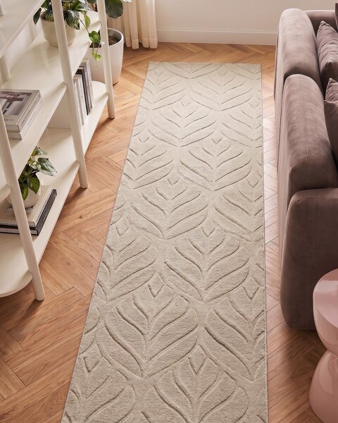 Koberec z umelej kožušiny béžový umelá polyesterová kožušina 80 x 300 cm behúň vysoký vlas vzor listov