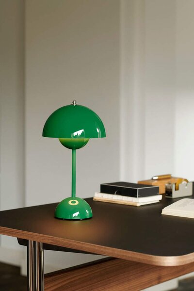 &Tradition Prenosná lampička Flowerpot VP9, signal green 133093A205
