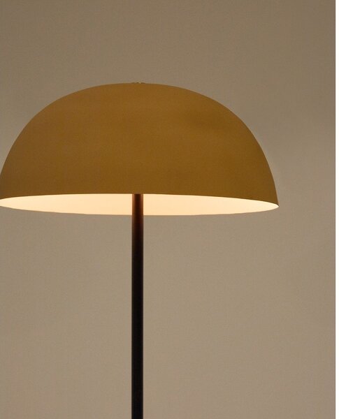Stojacia lampa v terakotovej farbe s kovovým tienidlom (výška 140 cm) Nibla – Kave Home