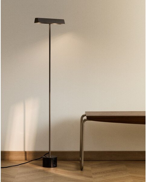 Čierna stojacia lampa (výška 121 cm) Lynor – Kave Home