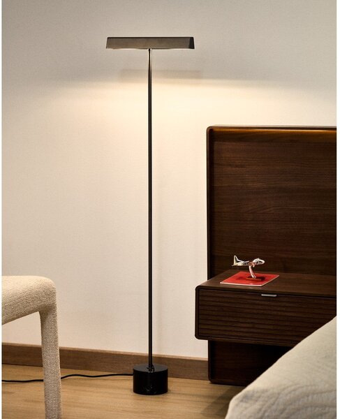 Čierna stojacia lampa (výška 121 cm) Lynor – Kave Home