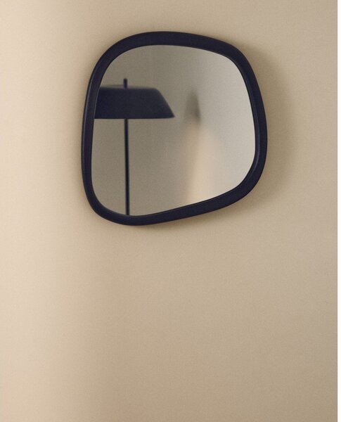 Nástenné zrkadlo s dreveným rámom 45,5x47 cm Alura – Kave Home