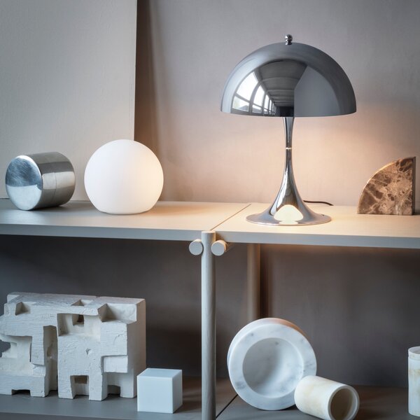 LOUIS POULSEN Stolová lampa Panthella 250, Pale rose opal acryl