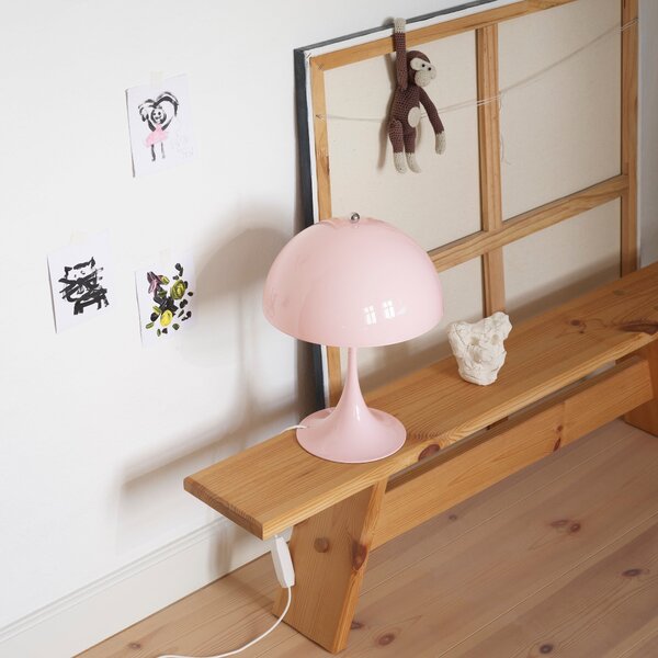 LOUIS POULSEN Stolová lampa Panthella 250, Pale rose opal acryl