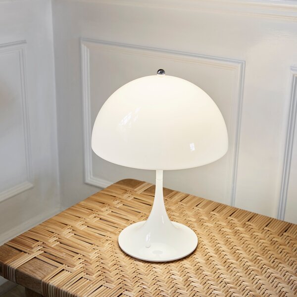 Prenosná lampa Panthella 250, Opal beige – Louis Poulsen
