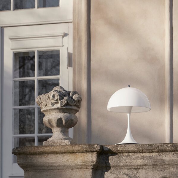 Prenosná lampa Panthella 250, Opal beige – Louis Poulsen