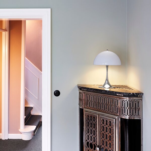 Stolná lampa Panthella 320, Opal beige – Louis Poulsen