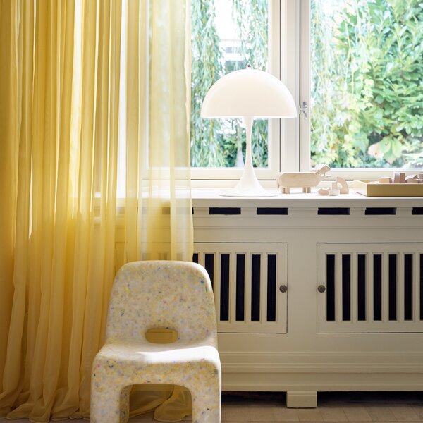Stolná lampa Panthella 320, Opal beige – Louis Poulsen