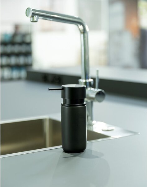 Čierny keramický dávkovač mydla Wenko Black Outdoor Kitchen Silo