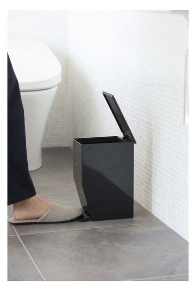 Čierny pedálový plastový odpadkový kôš 3,9 l Tower – YAMAZAKI