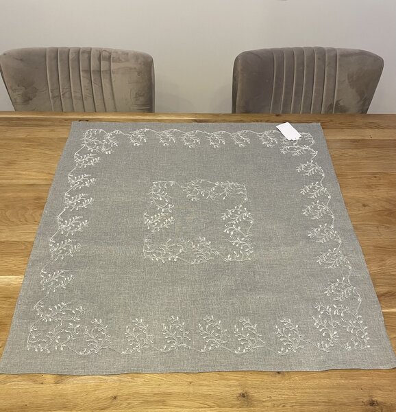 Vyšívaný obrus sivý Gloriette 85x85 cm TiaHome