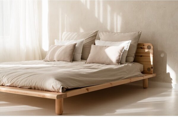 Dvojlôžková posteľ z borovicového dreva s roštom 180x200 cm Peek – Karup Design