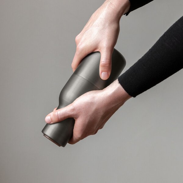 Mlynčeky na soľ a korenie Bottle, Ash / Carbon, Steel Lid, set 2ks – Audo Copenhagen