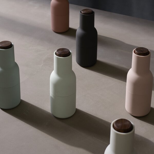 Mlynčeky na soľ a korenie Bottle, Ash / Carbon, Steel Lid, set 2ks – Audo Copenhagen