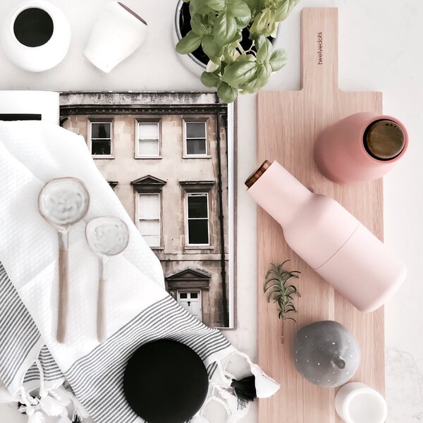 Mlynčeky na soľ a korenie Bottle, Nudes, Walnut Lid, set 2ks – Audo Copenhagen