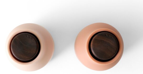 Mlynčeky na soľ a korenie Bottle, Nudes, Walnut Lid, set 2ks – Audo Copenhagen