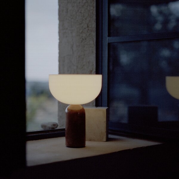 Prenosná lampa Kizu, Rosso Levanto Marble – New Works
