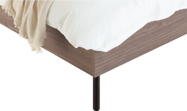 Čalúnená/z drevotriesky dvojlôžková posteľ v dekore orecha s roštom 140x200 cm v tmavo prírodnej farbe Streiko – noo.ma
