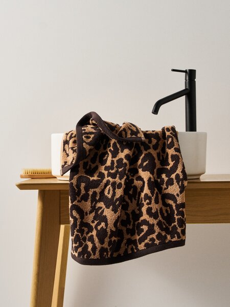 Sinsay - Bavlnený uterák s leopardím vzorom - hnedá