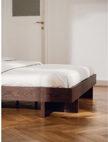 Hnedá dvojlôžková posteľ z MDF v dekore jaseňa bez čela s roštom 140x200 cm Kito – noo.ma