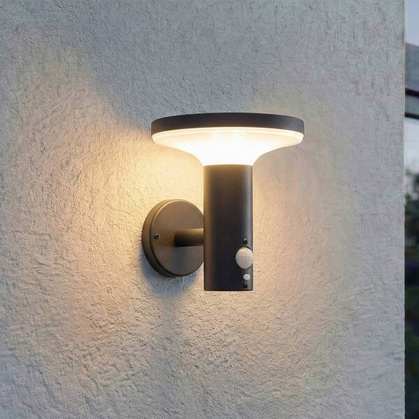 Solárne nástenné svietidlo PRIOS LED Kalen, 17 cm, čierne, so senzorom, Čierna, kov, Moderný, Nástenné svietidlo