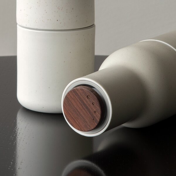 Mlynčeky na soľ a korenie Bottle, Ceramic, Sand, set 2ks – Audo Copenhagen