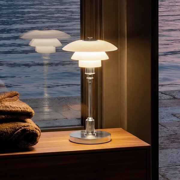 Louis Poulsen Akumulátorová stolová lampa PH 1-1 Portable, chróm, IP44, Chrómová / strieborná, Obývacia izba / jedáleň, Hliník, Dizajn, Stojacie svietidlo