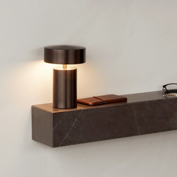 Stolová lampa Column Portable, Bronze – Audo Copenhagen