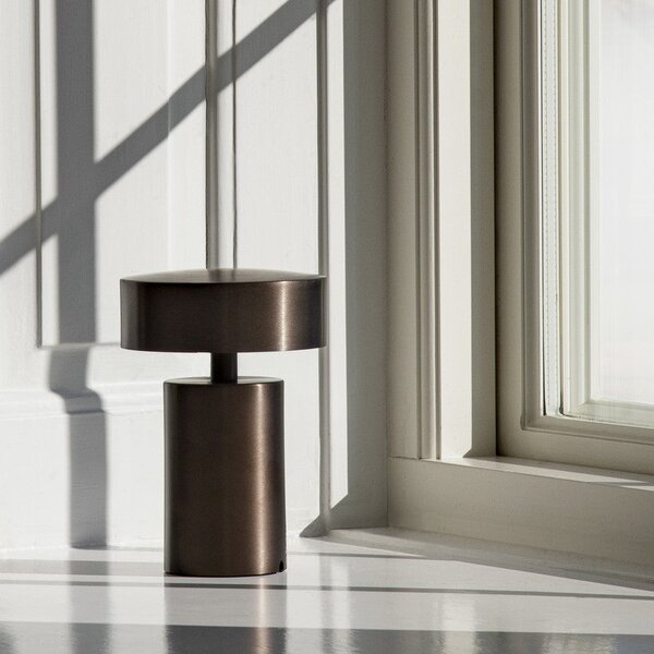 Stolová lampa Column Portable, Bronze – Audo Copenhagen