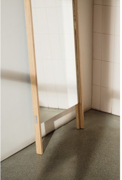 Stojacie zrkadlo s dreveným rámom 49x166 cm Lun – noo.ma