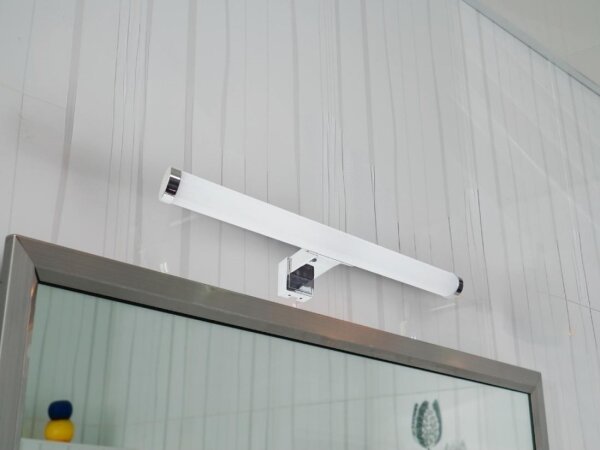 LED kúpeľňové zrkadlové osvetlenie LED/8W/230V 30 cm IP44 lesklý chróm