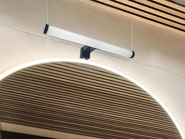 LED osvetlenie zrkadla do kúpeľne LED/8W/230V 30 cm IP44 čierne