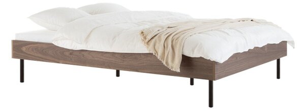 Dvojlôžková posteľ z drevotriesky v dekore orecha bez čela s roštom 140x200 cm v tmavo prírodnej farbe Streiko – noo.ma