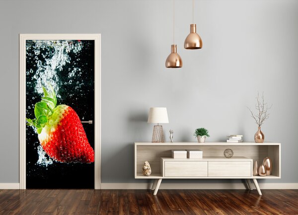 Fototapeta na dvere samolepiace jahody pod vodou 75x205 cm