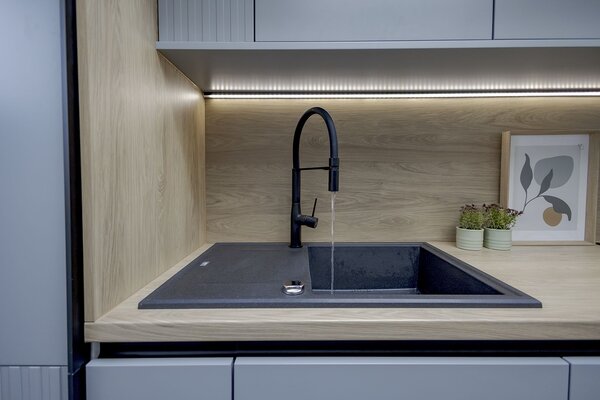 Laveo Megalo, 1-komorový granitový drez 780x500x185 mm, čierna škvrnitá, LAV-SBE_711T