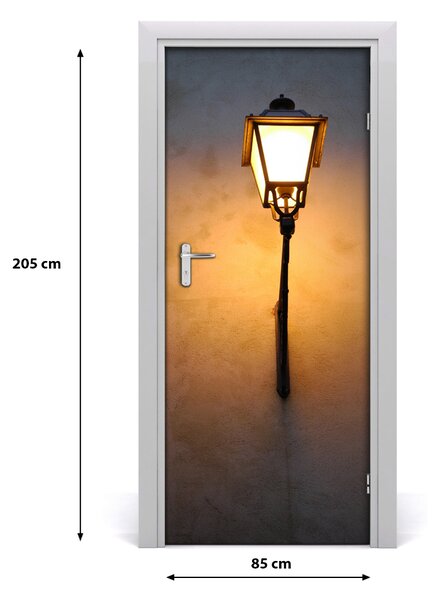 Fototapeta samolepiace dvere stará ulička lampa 85x205 cm
