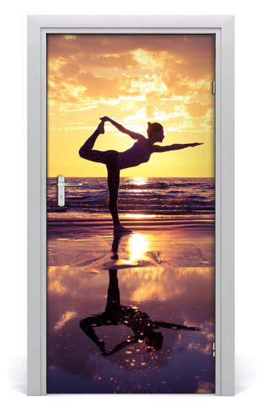 Fototapeta na dvere ľudia joga na pláži 95x205 cm