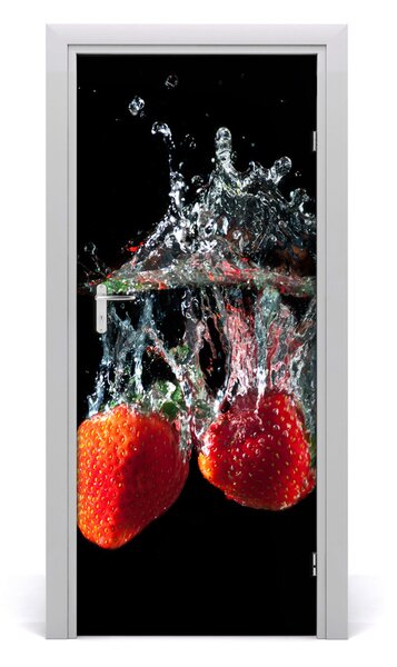 Fototapeta na dvere samolepiace jahody pod vodou 85x205 cm