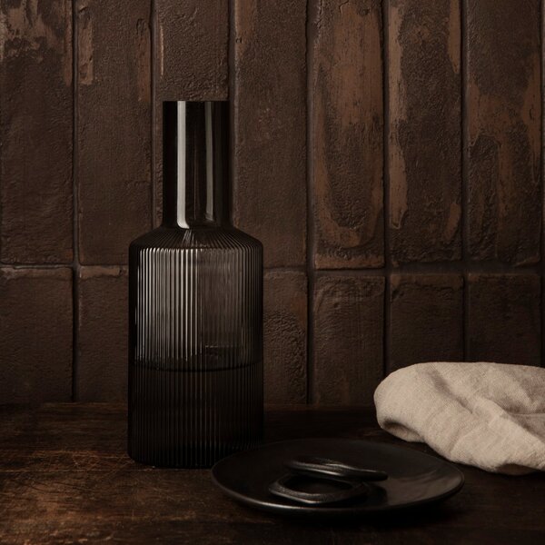 Karafa Ripple 1 l, Smoked Grey – Ferm Living