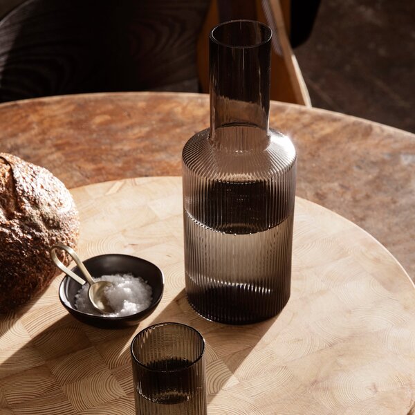 Karafa Ripple 1 l, Smoked Grey – Ferm Living