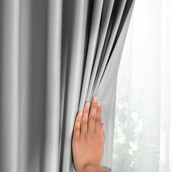 Svetlosivý zamatový dimout záves 140x245 cm Eyelets – Restilo