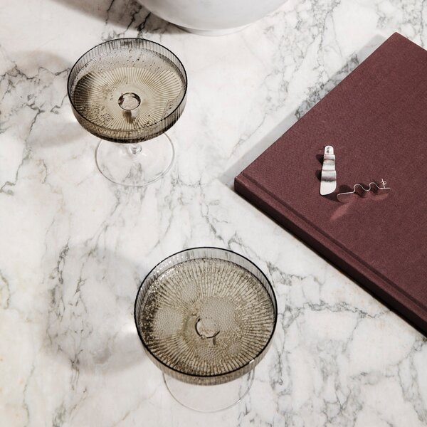 Poháre na šampanské Ripple, Smoked Grey, sada 2 kusov – Ferm Living