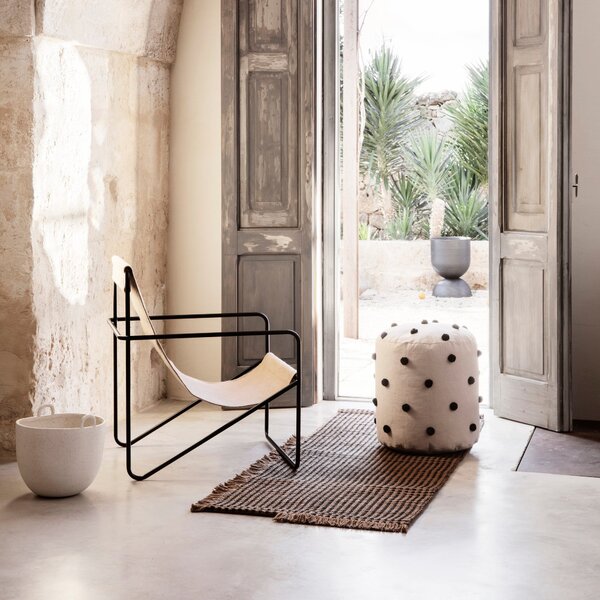 Kreslo Desert Lounge, Black / Cloud – Ferm Living