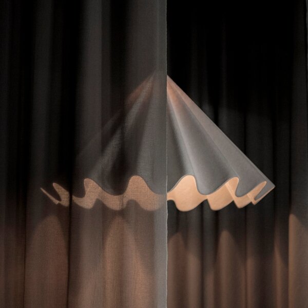 Závesná lampa Dancing – Audo Copenhagen