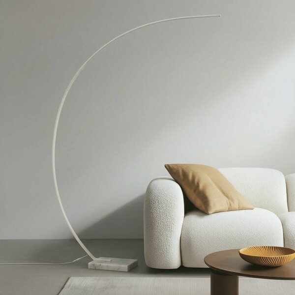 Lindby Oblúková stojacia lampa LED Kendra, biela, hliník, výška 180 cm, Biela / opálová, Obývacia izba / jedáleň, kov, Moderný, Oblúková stojaca lampa