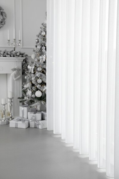 Záclona markíza, pruhy lurex strieborný, biela 150 cm