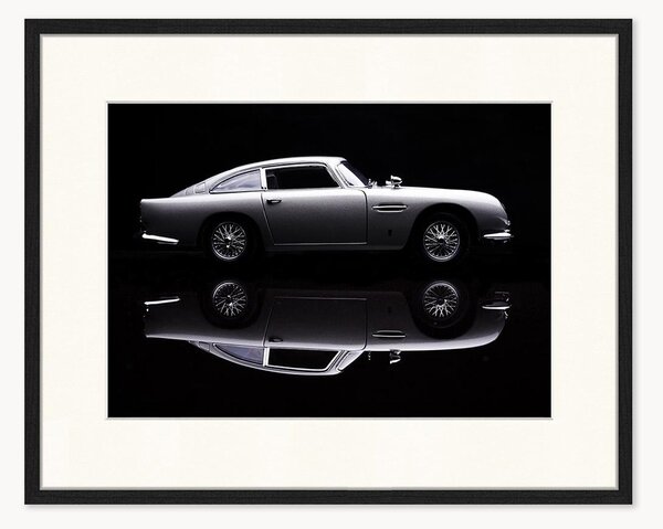 Nástenná dekorácia v ráme Aston Martin DB5 - James Bond